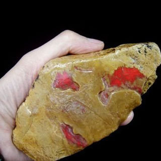 红碧玉是鸡血石吗