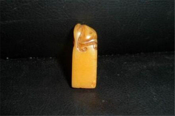 老寿山石印章.jpg?x-oss-process=image/auto-orient,1/quality,q_90/watermark,image_dXBsb2Fkcy93YXRlcl9tYXJrL2ppdXl1LnBuZz94LW9zcy1wcm9jZXNzPWltYWdlL3Jlc2l6ZSxQXzM1L2JyaWdodCw4NA,x_12,y_18