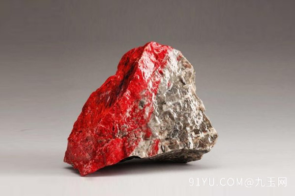 鸡血石原石.jpg?x-oss-process=image/auto-orient,1/quality,q_90/watermark,image_dXBsb2Fkcy93YXRlcl9tYXJrL2ppdXl1LnBuZz94LW9zcy1wcm9jZXNzPWltYWdlL3Jlc2l6ZSxQXzM1L2JyaWdodCw4NA,x_12,y_18