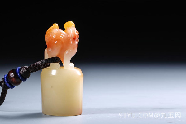 寿山石芙蓉石.jpg?x-oss-process=image/auto-orient,1/quality,q_90/watermark,image_dXBsb2Fkcy93YXRlcl9tYXJrL2ppdXl1LnBuZz94LW9zcy1wcm9jZXNzPWltYWdlL3Jlc2l6ZSxQXzM1L2JyaWdodCw4NA,x_12,y_18