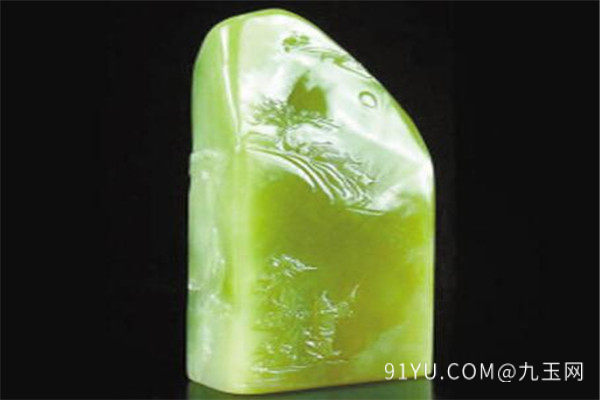 艾叶青寿山石1.jpg?x-oss-process=image/auto-orient,1/quality,q_90/watermark,image_dXBsb2Fkcy93YXRlcl9tYXJrL2ppdXl1LnBuZz94LW9zcy1wcm9jZXNzPWltYWdlL3Jlc2l6ZSxQXzM1L2JyaWdodCw4NA,x_12,y_18