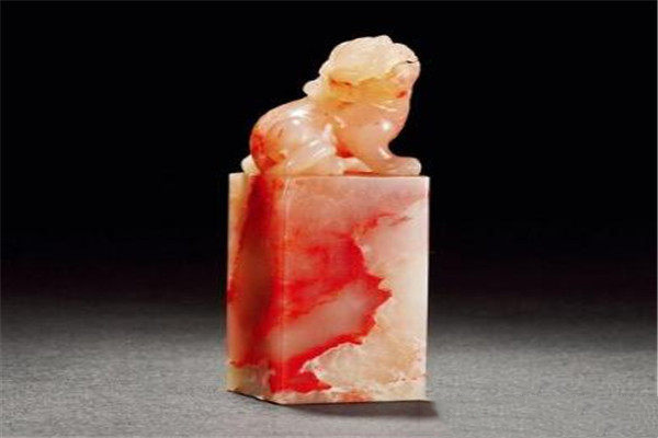 巴林鸡血石印章价格是多少3.jpg?x-oss-process=image/auto-orient,1/quality,q_90/watermark,image_dXBsb2Fkcy93YXRlcl9tYXJrL2ppdXl1LnBuZz94LW9zcy1wcm9jZXNzPWltYWdlL3Jlc2l6ZSxQXzM1L2JyaWdodCw4NA,x_12,y_18