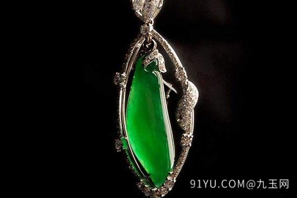 帝王绿翡翠吊坠.jpg?x-oss-process=image/auto-orient,1/quality,q_90/watermark,image_dXBsb2Fkcy93YXRlcl9tYXJrL2ppdXl1LnBuZz94LW9zcy1wcm9jZXNzPWltYWdlL3Jlc2l6ZSxQXzM1L2JyaWdodCw4NA,x_12,y_18