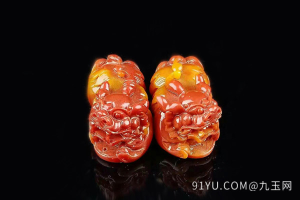 鸡血石貔貅挂件.jpg?x-oss-process=image/auto-orient,1/quality,q_90/watermark,image_dXBsb2Fkcy93YXRlcl9tYXJrL2ppdXl1LnBuZz94LW9zcy1wcm9jZXNzPWltYWdlL3Jlc2l6ZSxQXzM1L2JyaWdodCw4NA,x_12,y_18