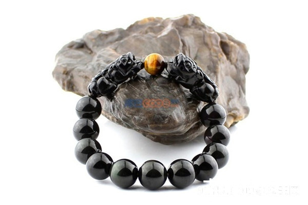 黑曜石双貔貅.jpg?x-oss-process=image/auto-orient,1/quality,q_90/watermark,image_dXBsb2Fkcy93YXRlcl9tYXJrL2ppdXl1LnBuZz94LW9zcy1wcm9jZXNzPWltYWdlL3Jlc2l6ZSxQXzM1L2JyaWdodCw4NA,x_12,y_18