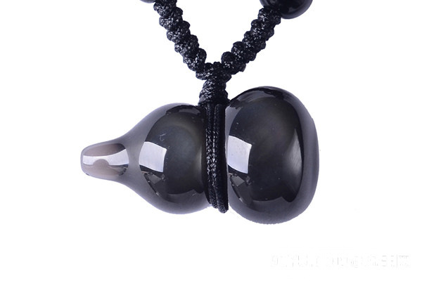黑曜石葫芦吊坠.jpg?x-oss-process=image/auto-orient,1/quality,q_90/watermark,image_dXBsb2Fkcy93YXRlcl9tYXJrL2ppdXl1LnBuZz94LW9zcy1wcm9jZXNzPWltYWdlL3Jlc2l6ZSxQXzM1L2JyaWdodCw4NA,x_12,y_18