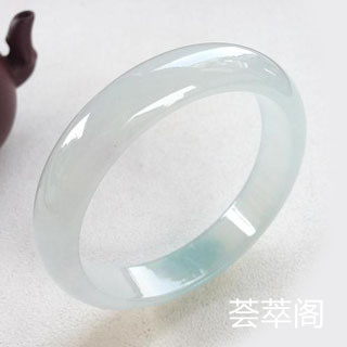 沉香可以和翡翠手镯一起戴吗