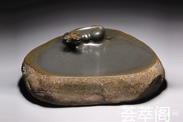 歙砚牛砚2.jpg?x-oss-process=image/auto-orient,1/quality,q_90/watermark,image_dXBsb2Fkcy93YXRlcl9tYXJrL2ppdXl1LnBuZz94LW9zcy1wcm9jZXNzPWltYWdlL3Jlc2l6ZSxQXzM1L2JyaWdodCw4NA,x_12,y_18