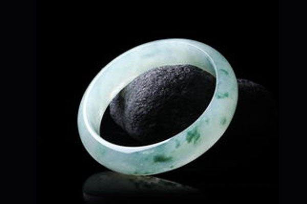 冰种 (2).jpg?x-oss-process=image/auto-orient,1/quality,q_90/watermark,image_dXBsb2Fkcy93YXRlcl9tYXJrL2ppdXl1LnBuZz94LW9zcy1wcm9jZXNzPWltYWdlL3Jlc2l6ZSxQXzM1L2JyaWdodCw4NA,x_12,y_18