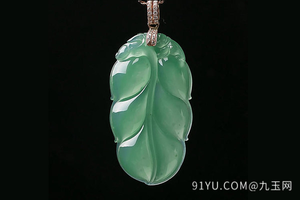 翡翠吊坠3.jpg?x-oss-process=image/auto-orient,1/quality,q_90/watermark,image_dXBsb2Fkcy93YXRlcl9tYXJrL2ppdXl1LnBuZz94LW9zcy1wcm9jZXNzPWltYWdlL3Jlc2l6ZSxQXzM1L2JyaWdodCw4NA,x_12,y_18