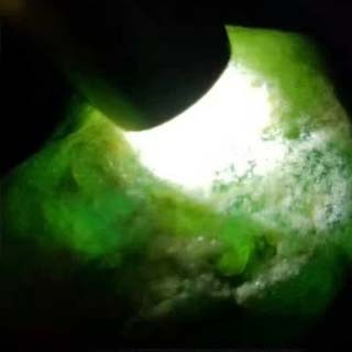 翡翠原石肉质发黑到什么种