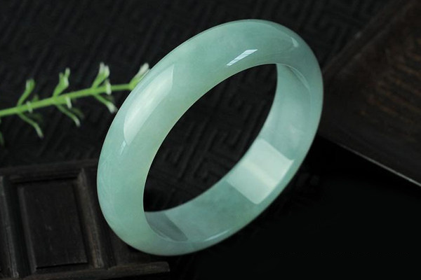 晴水手镯2.jpg?x-oss-process=image/auto-orient,1/quality,q_90/watermark,image_dXBsb2Fkcy93YXRlcl9tYXJrL2ppdXl1LnBuZz94LW9zcy1wcm9jZXNzPWltYWdlL3Jlc2l6ZSxQXzM1L2JyaWdodCw4NA,x_12,y_18