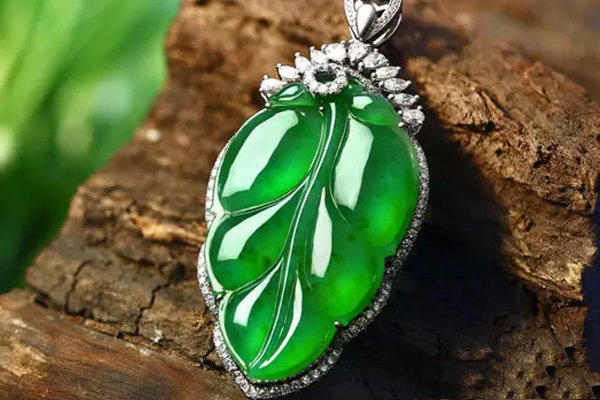 玻璃种满绿.jpg?x-oss-process=image/auto-orient,1/quality,q_90/watermark,image_dXBsb2Fkcy93YXRlcl9tYXJrL2ppdXl1LnBuZz94LW9zcy1wcm9jZXNzPWltYWdlL3Jlc2l6ZSxQXzM1L2JyaWdodCw4NA,x_12,y_18