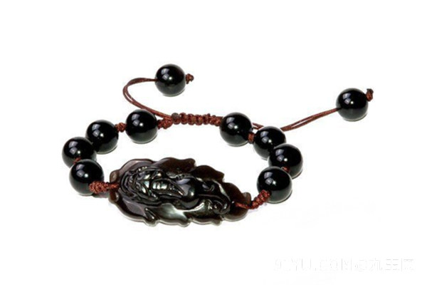 黑曜石手链3.jpg?x-oss-process=image/auto-orient,1/quality,q_90/watermark,image_dXBsb2Fkcy93YXRlcl9tYXJrL2ppdXl1LnBuZz94LW9zcy1wcm9jZXNzPWltYWdlL3Jlc2l6ZSxQXzM1L2JyaWdodCw4NA,x_12,y_18