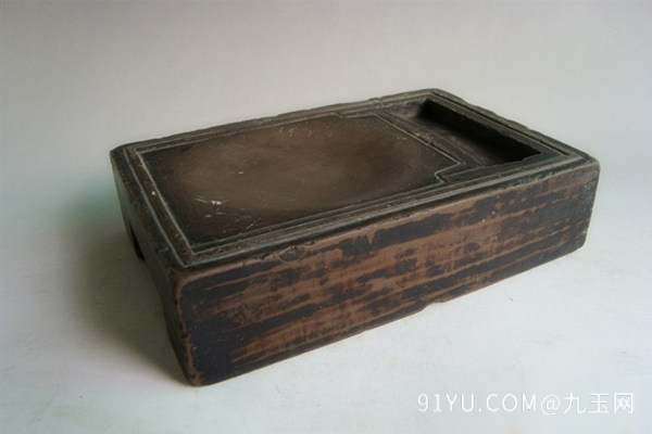 抄手端砚.jpg?x-oss-process=image/auto-orient,1/quality,q_90/watermark,image_dXBsb2Fkcy93YXRlcl9tYXJrL2ppdXl1LnBuZz94LW9zcy1wcm9jZXNzPWltYWdlL3Jlc2l6ZSxQXzM1L2JyaWdodCw4NA,x_12,y_18