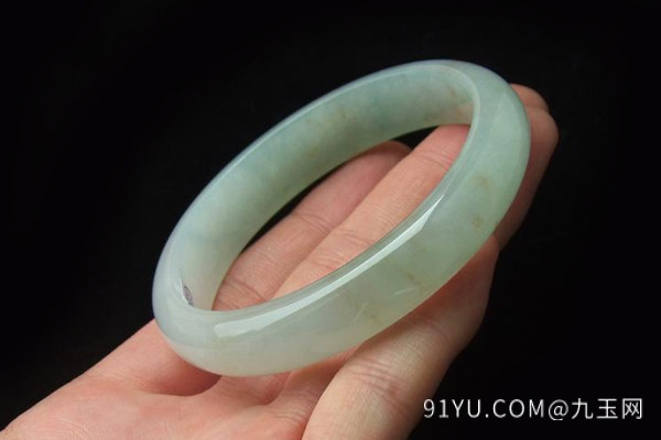 翡翠细条手镯.jpg?x-oss-process=image/auto-orient,1/quality,q_90/watermark,image_dXBsb2Fkcy93YXRlcl9tYXJrL2ppdXl1LnBuZz94LW9zcy1wcm9jZXNzPWltYWdlL3Jlc2l6ZSxQXzM1L2JyaWdodCw4NA,x_12,y_18
