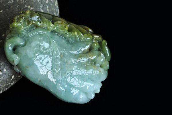 翡翠油青2.jpg?x-oss-process=image/auto-orient,1/quality,q_90/watermark,image_dXBsb2Fkcy93YXRlcl9tYXJrL2ppdXl1LnBuZz94LW9zcy1wcm9jZXNzPWltYWdlL3Jlc2l6ZSxQXzM1L2JyaWdodCw4NA,x_12,y_18