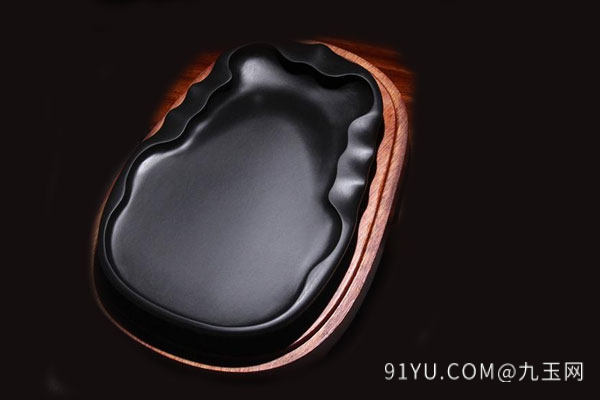 歙砚.jpg?x-oss-process=image/auto-orient,1/quality,q_90/watermark,image_dXBsb2Fkcy93YXRlcl9tYXJrL2ppdXl1LnBuZz94LW9zcy1wcm9jZXNzPWltYWdlL3Jlc2l6ZSxQXzM1L2JyaWdodCw4NA,x_12,y_18