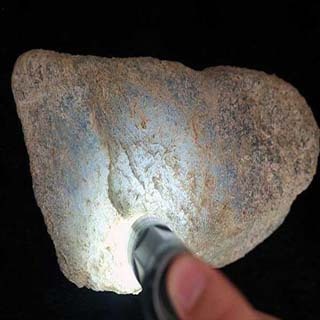 白沙皮翡翠原石特点