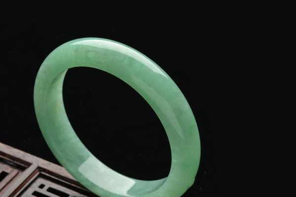 豆绿1.jpg?x-oss-process=image/auto-orient,1/quality,q_90/watermark,image_dXBsb2Fkcy93YXRlcl9tYXJrL2ppdXl1LnBuZz94LW9zcy1wcm9jZXNzPWltYWdlL3Jlc2l6ZSxQXzM1L2JyaWdodCw4NA,x_12,y_18