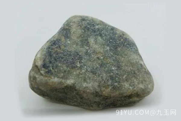 昂贵的翡翠原石特征