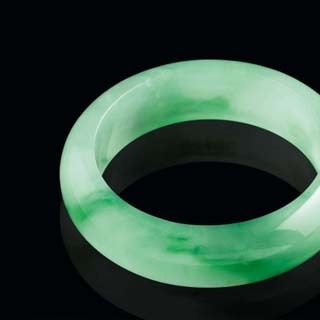 翡翠飘花手镯和晴水哪个贵