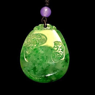 翡翠吊坠配绳子还是配链子好看