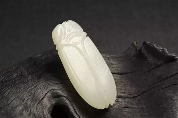 蝉翡翠吊坠寓意是什么