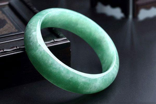 注胶翡翠.jpg