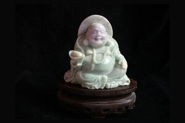 春彩翡翠雕刻什么好
