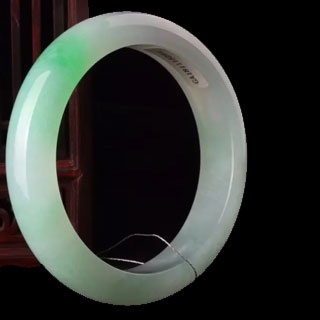 翡翠手镯目前什么价格