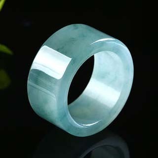 翡翠扳指和玉扳指哪个价值更高