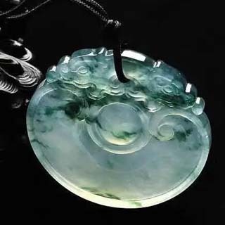 翡翠白色的好还是绿色的