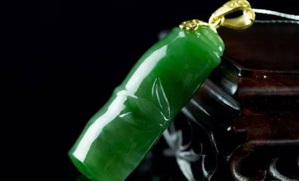 金镶碧玉吊坠配什么链子好看