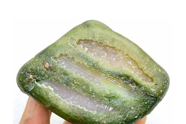 绿翡翠原石如何挑选？原来还有这种说法？