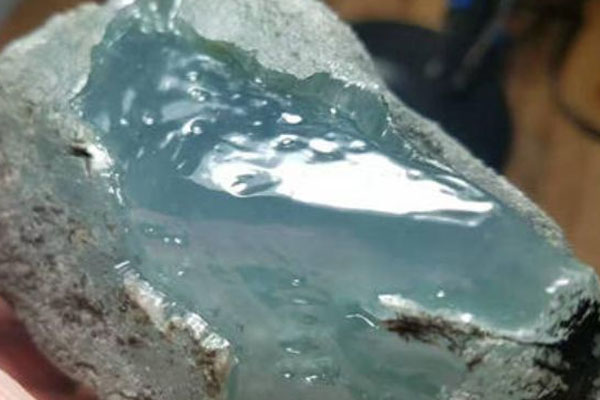 直播间的翡翠原石广告是真的吗？直播间的套路