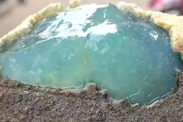 为什么木那高冰雪花棉翡翠原石能买这么高价钱？