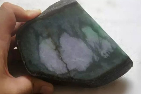 翡翠原石的“卯水”是什么意思？