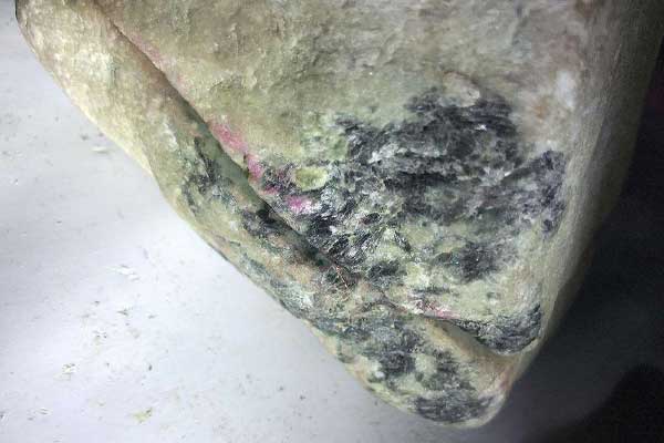 怎么挑选翡翠原石色料？翡翠原石色料图片大全