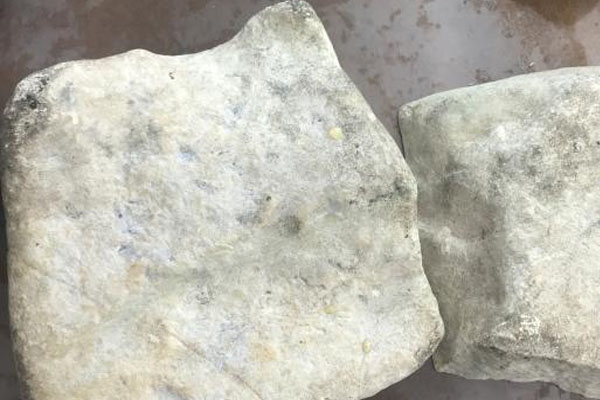 稻糠皮壳翡翠原石是什么你知道吗？木那有稻糠皮壳翡翠吗？