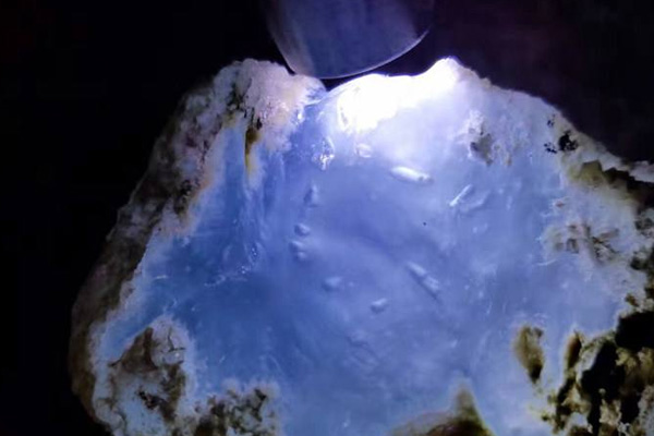 新手买翡翠原石的时候哪些绝对不能碰？