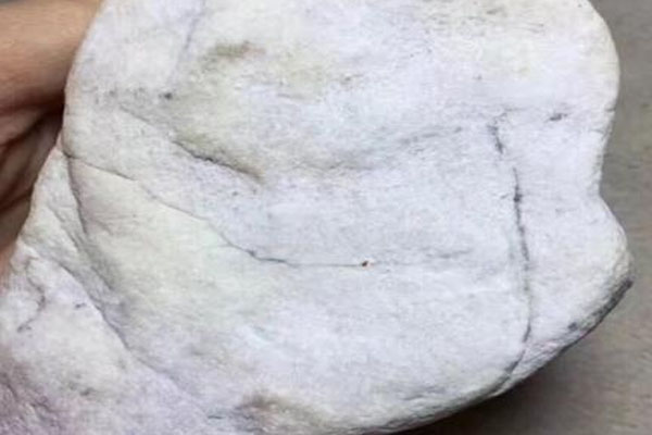 木那包浆皮翡翠原石是什么？包浆皮翡翠原石会开出帝王绿吗？