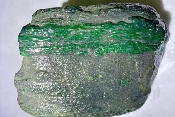苏州有翡翠原石出售吗？翡翠原石如何挑选？