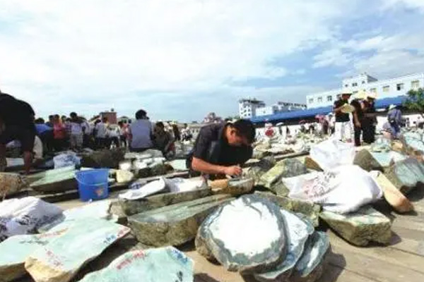 上海翡翠原石交易市场在哪里有？