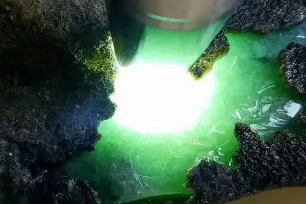 最应该先了解的翡翠原石知识有哪些？新手必看