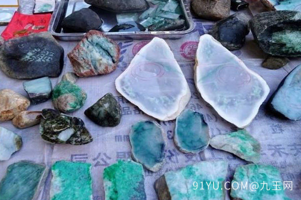 昆明哪里有收购翡翠原石