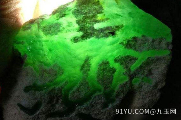 精品翡翠原石怎么分真假