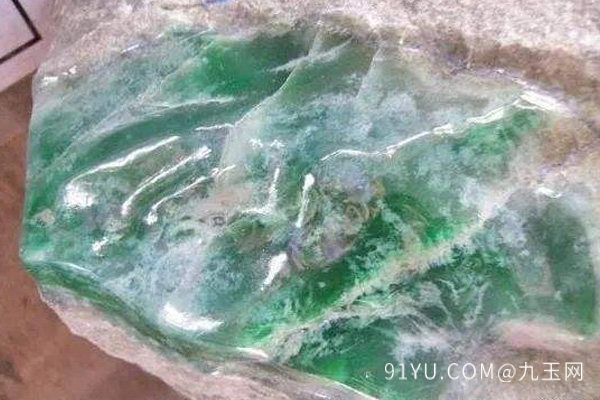 辽阳翡翠原石怎么辨别