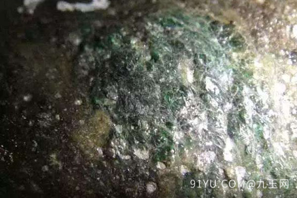 丽江翡翠原石特点
