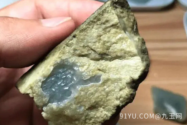 辽阳翡翠原石怎么辨别